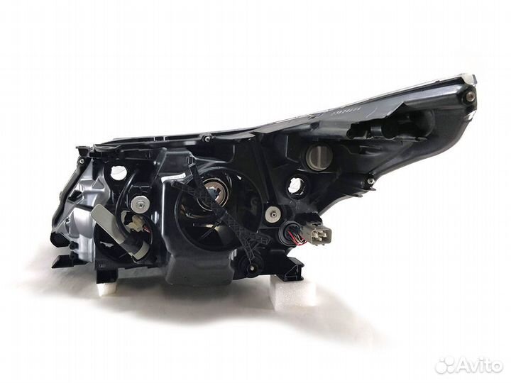 Фара правая для Toyota Avensis 3 2012-2015 43190