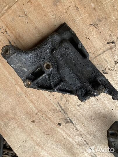 Кронштейн двигателя audi б4 2.3