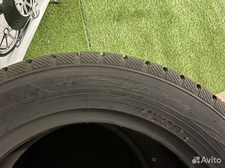 Nitto NT90W 225/60 R17 99Q