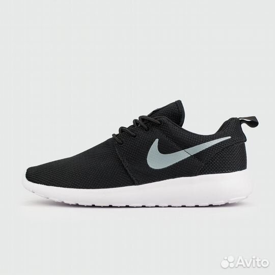 Nike Roshe Run Black / White