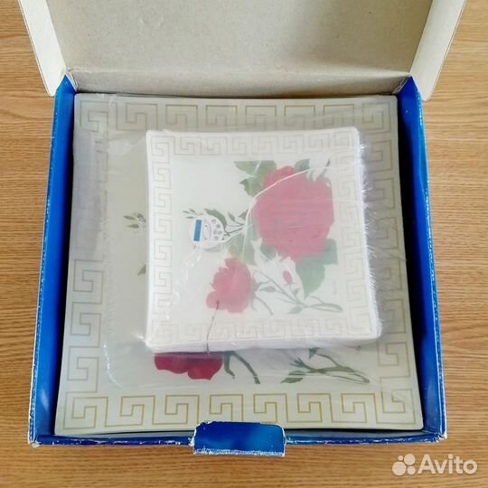 Столовый набор тарелок