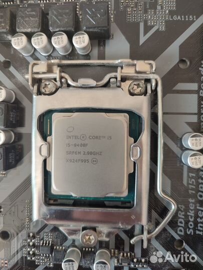 Материнская плата с процессором и памятью