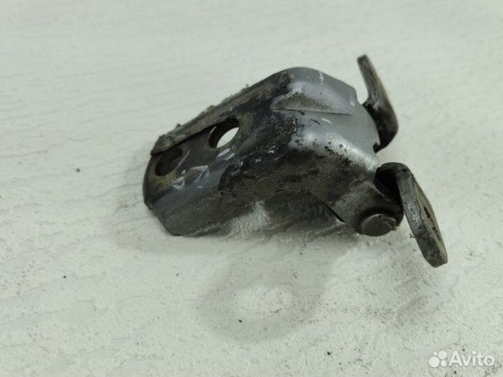 Петля двери передняя левая Nissan Primera 2008