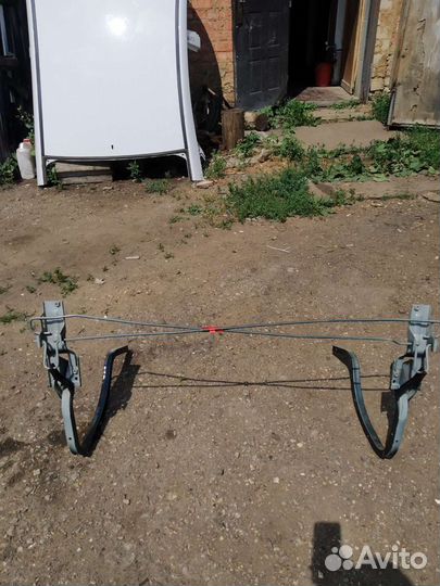 Комплект дверных петель Renault Fluence 2010 года