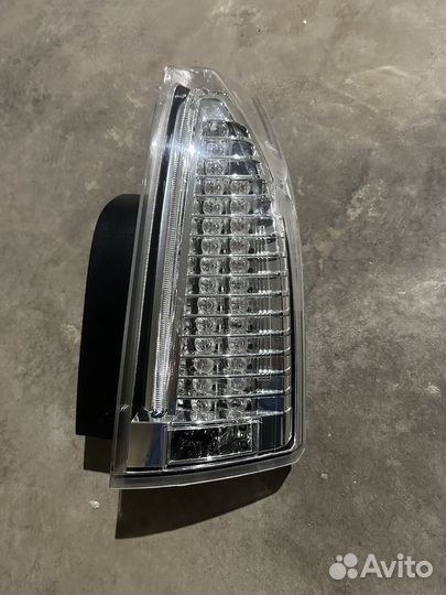 Задний правый фонарь на cadillac cts 2