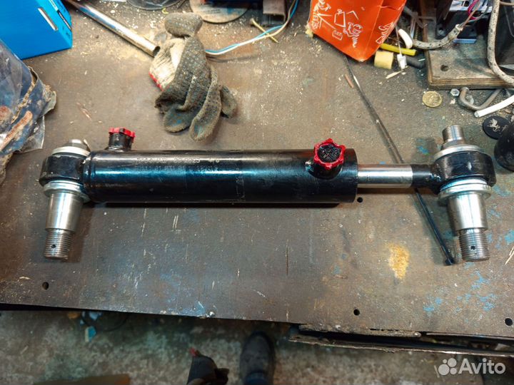 Гидроцилиндр рулевой мтз-82, 1221, 1523