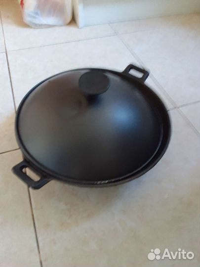 Вок чугунный с крышкой