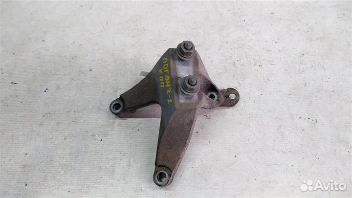 Кронштейн МКПП левый Renault Logan 2 14г