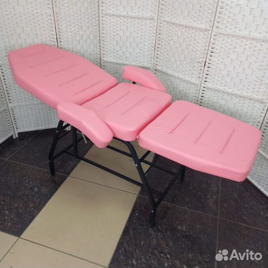 Косметологическое кресло. Педикюрное кресло