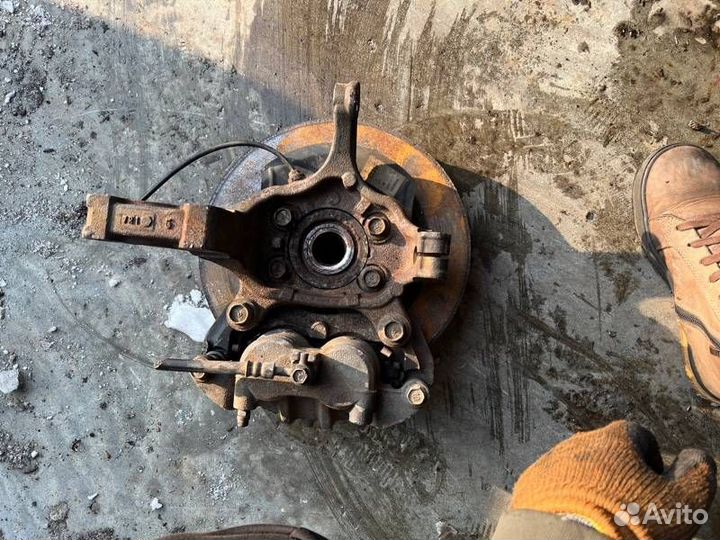 Ступица передняя правая Nissan Serena NC26