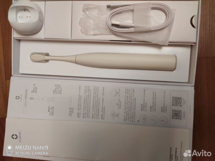 Электрическая зубная щетка новая