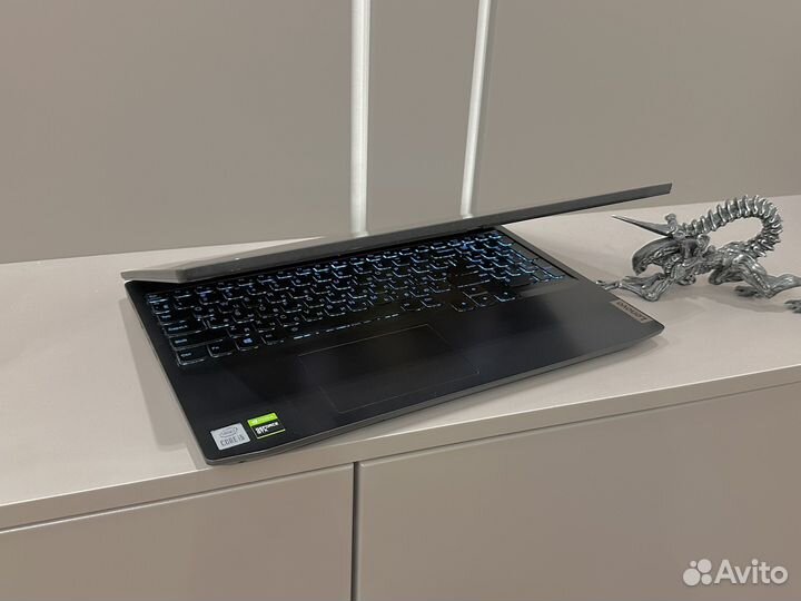 Lenovo i5 10gen/32gb/1650ti/ssd+1tb/Full HD ips