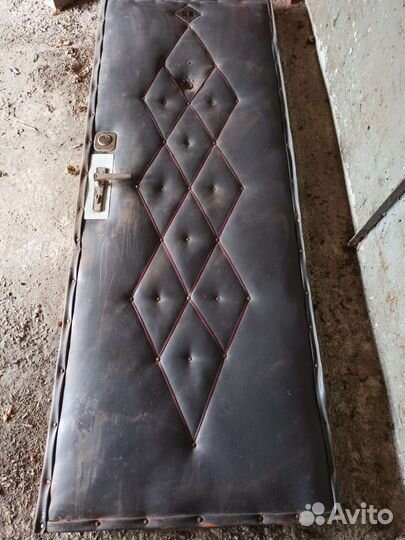 Дверь входная деревянная