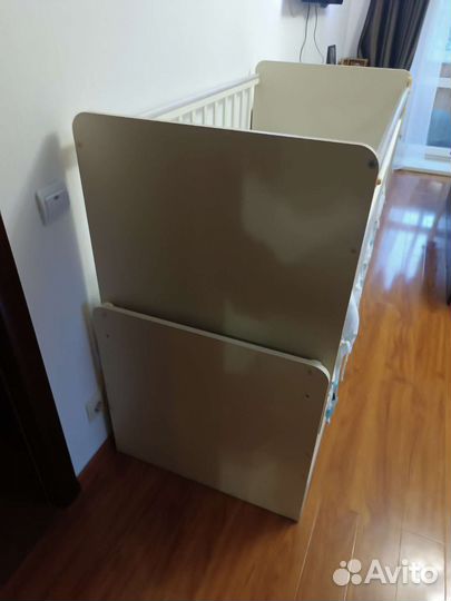 Детская кроватка с маятником и пеленальным комодом