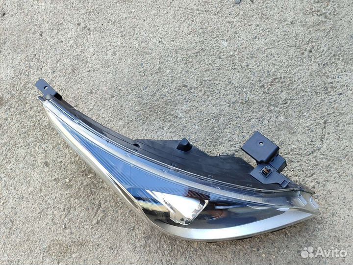 Фара правая Kia Rio 4 17