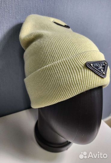 Шапка прада бежевая