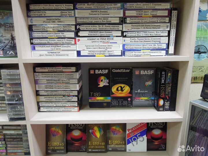 VHS видеокассеты с записями