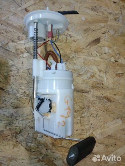 Топливный насос с датчиком уровня правый Bmw X5