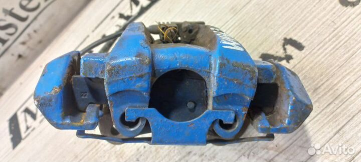 Суппорт тормозной задний правый Mercedes-Benz