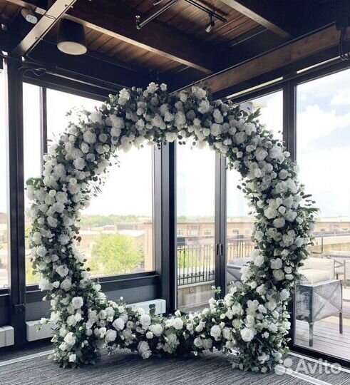 Свадебная арка с оформлением в аренду