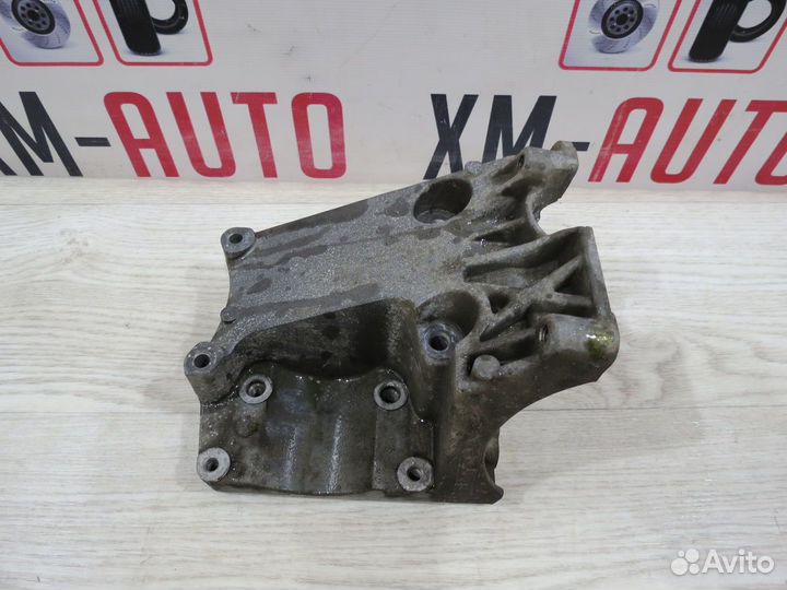 Кронштейн компрессора кондиционера Ford Focus 3