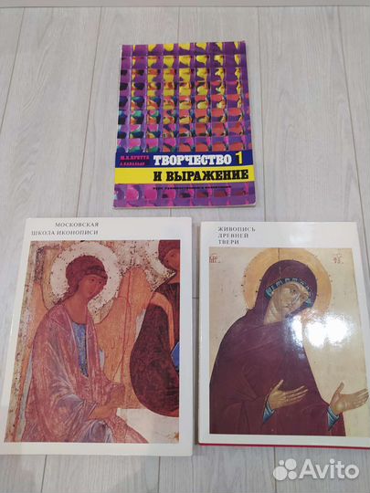 Книги, альбомы по искусству и живописи много