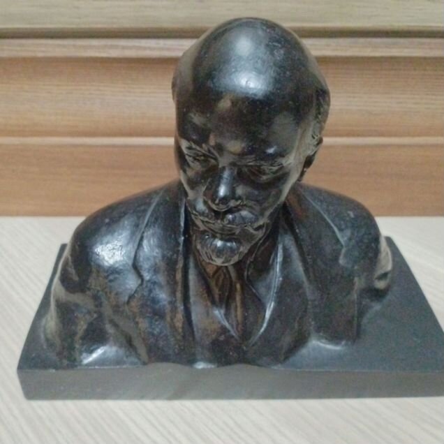 Бюст В.И.Ленина касли