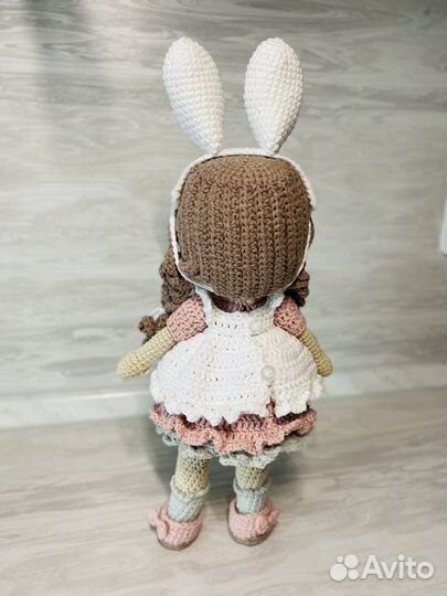 Вязаная кукла ручной работы