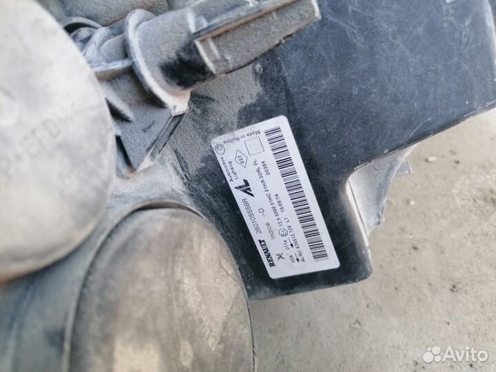 Фара правая Renault Logan