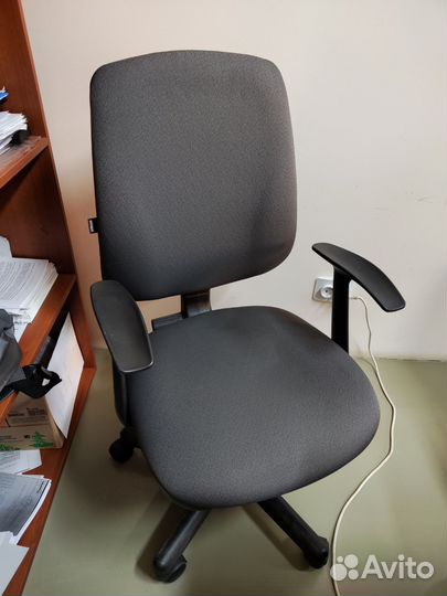 Компьютерное офисное кресло б/у