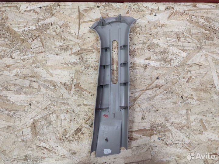 Обшивка средней стойки левая Renault Sandero