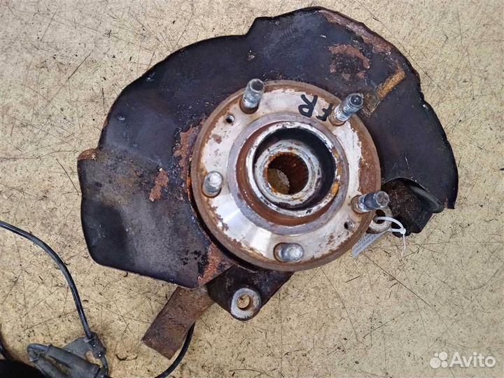 Поворотный кулак передний правый Hyundai Santa Fe