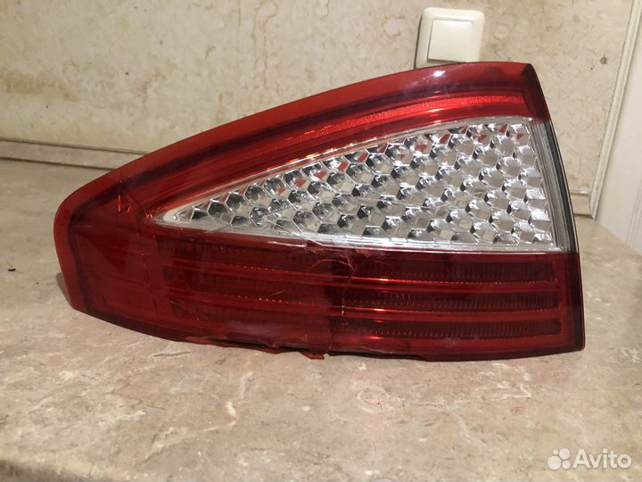 Задний фонарь Ford mondeo 4
