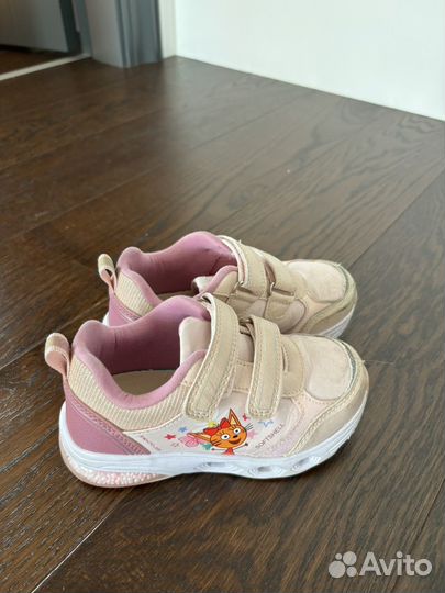 Кроссовки котофей 26