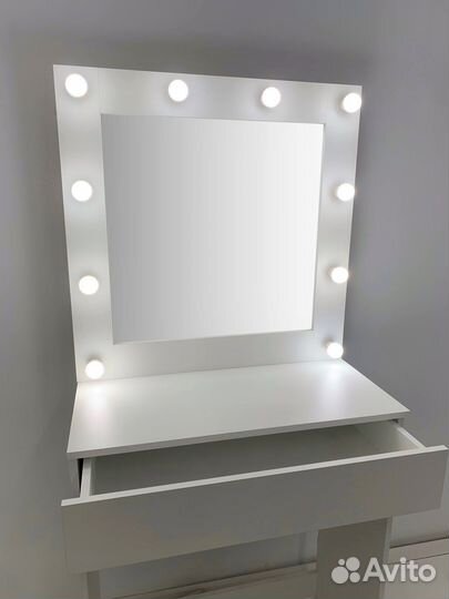 Гримерный столик с зеркалом 80/80