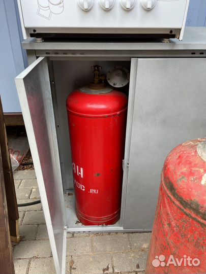 Газовая плита, баллоны и шкаф б/у