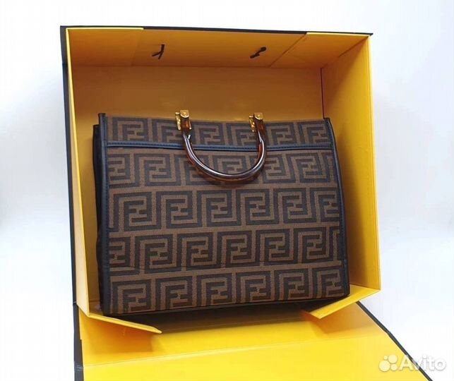 Сумки Fendi в наличии