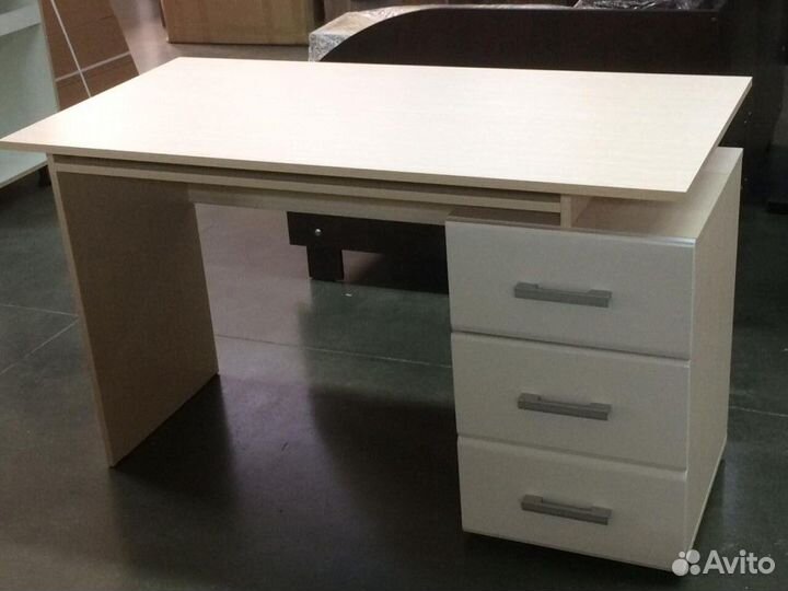 Стол с ящиками новый