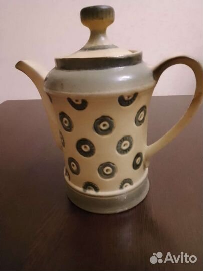 Заварочные чайники и кувшин