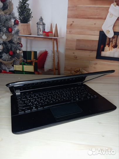 Нетбук DNS P116 1366x768, Intel Atom N570, rаm 2 г