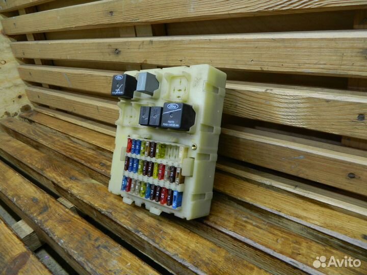 Блок предохранителей Ford Focus рест. 2002