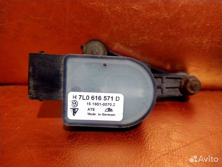 Датчик уровня подвески задний Audi Q7 7L0616571D