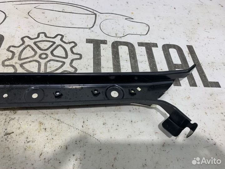 Панель передняя (телевизор) правый Nissan Juke