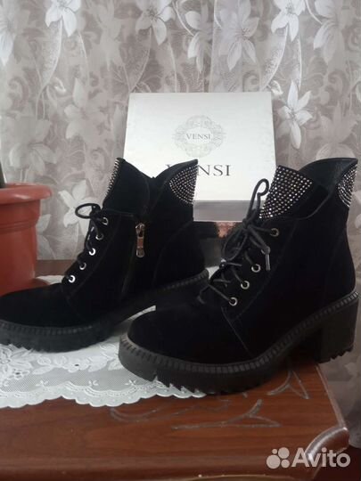 Ботинки женские зимние 39 размера бу