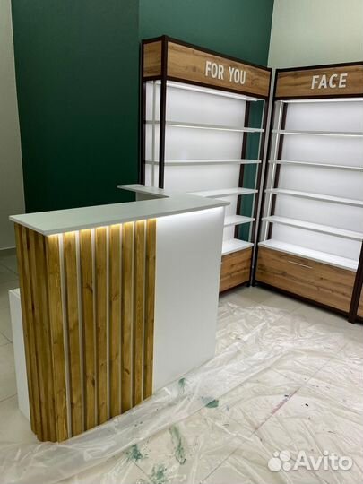 Стеллажи, кассы, торговое оборудование