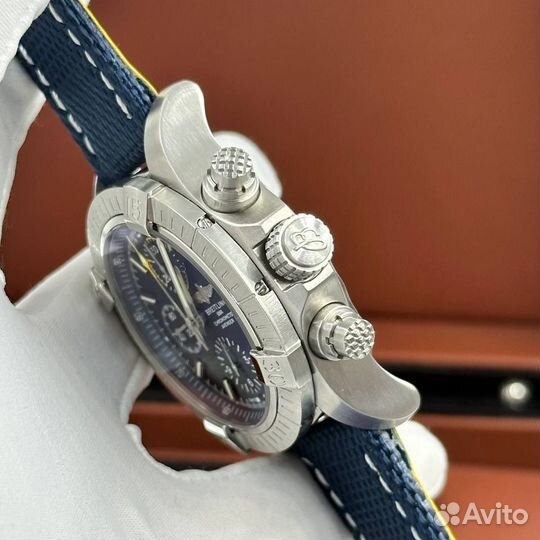 Часы Breitling Avenger Chronograph 43 mm синие