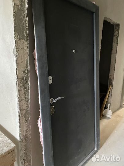 Дверь входная металлическая от застройщика