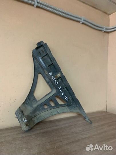 Кронштейн заднего бампера carisma