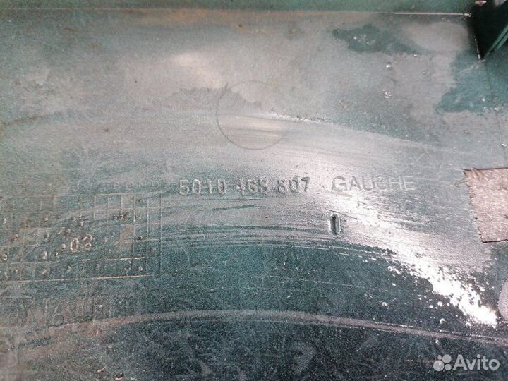 Накладка решетки радиатора левая Renault Magnum