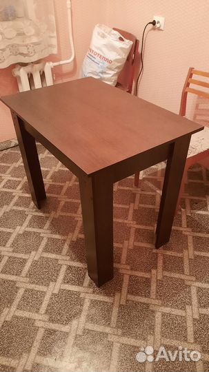 Кухонные столы, раковина со смесителем